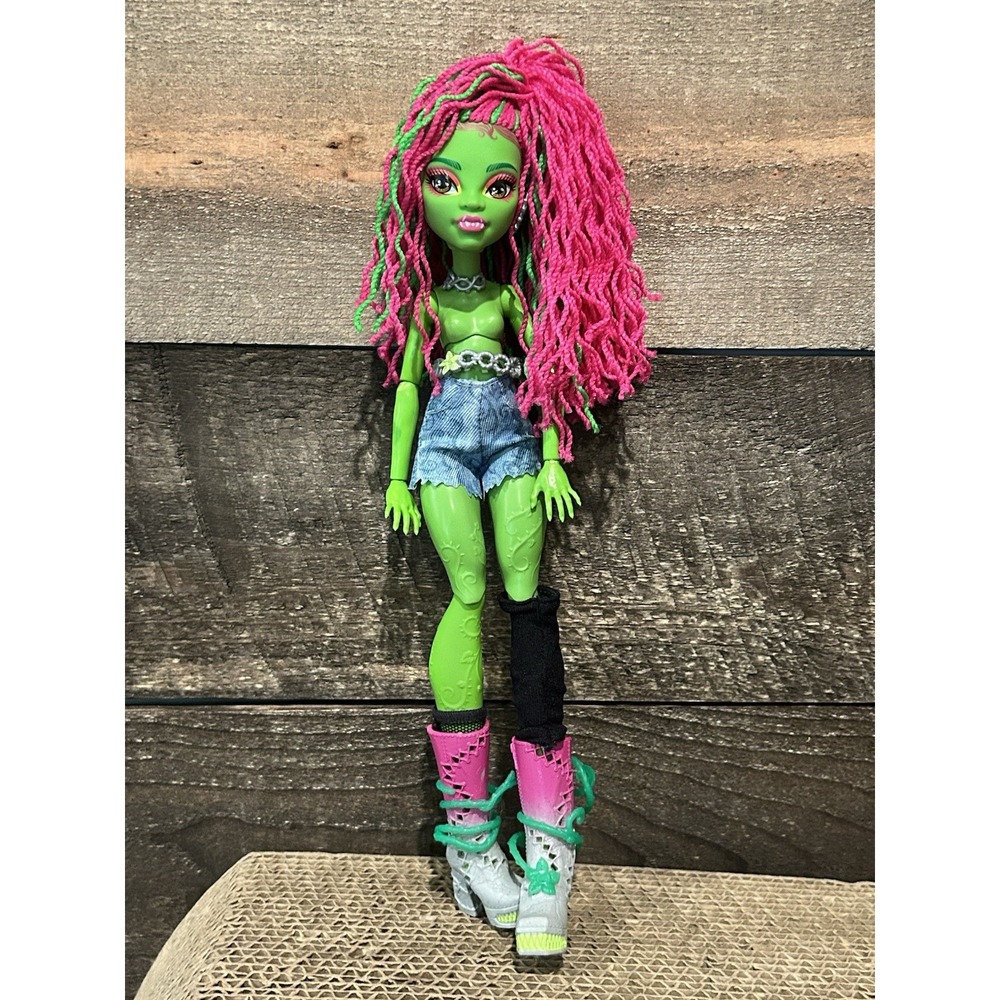 Monster High G3 Venus McFlytrap Core Fashion Doll‎ Gen 3